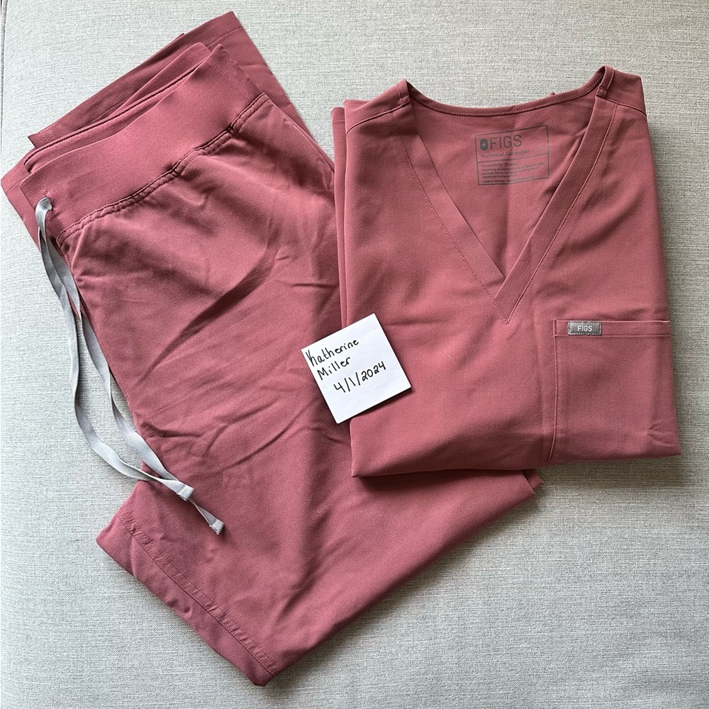 XL FIGS Mauve Scrub Set